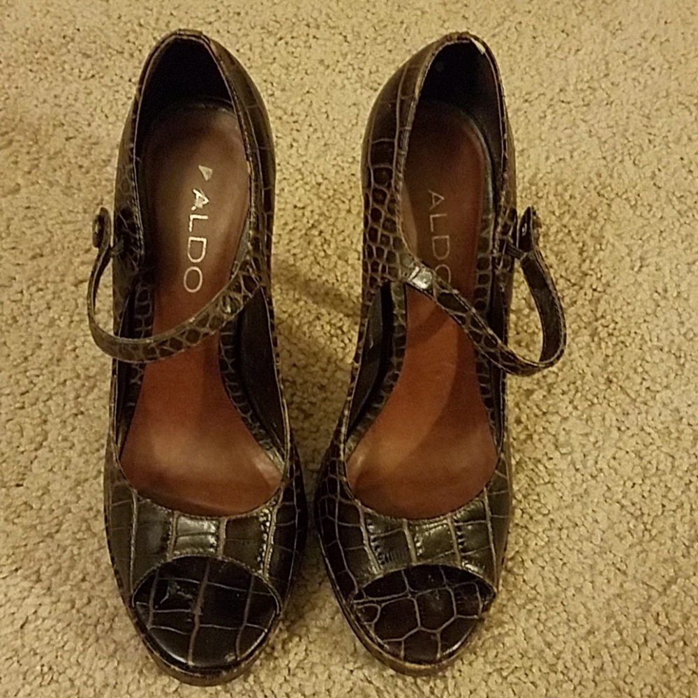 Aldo brown alligator texture heels size 7